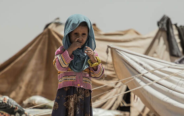 girl in refugee camp in yemen
